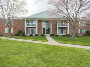 42221 Toddmark Ln APT 121, Clinton Township, MI 48038