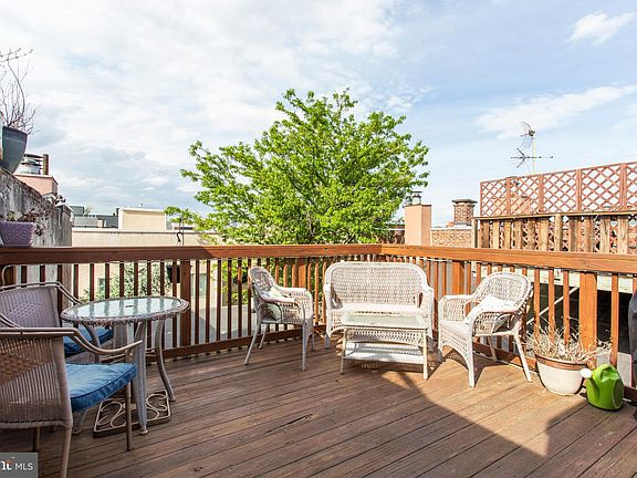 4th image of 1719-21 Wallace St #204