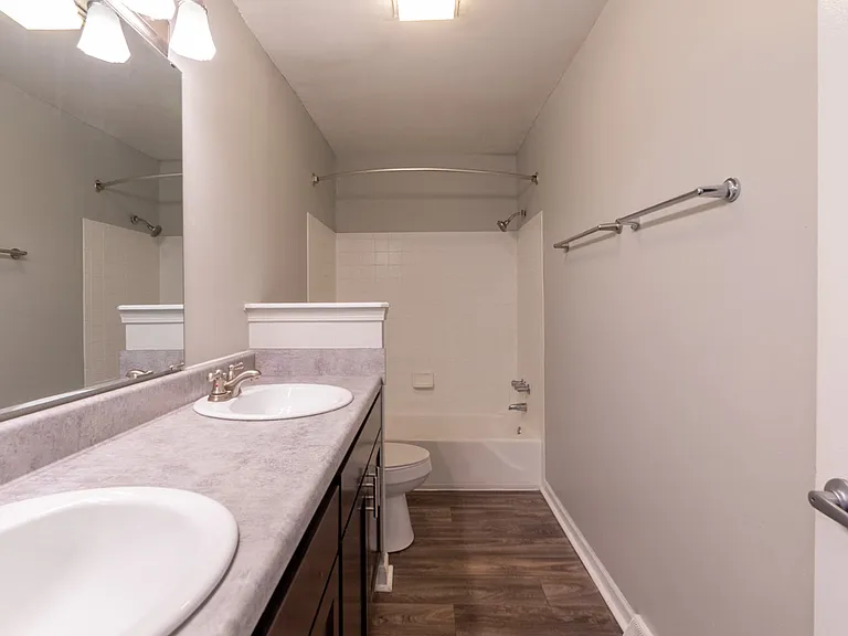 Barrington Estates Apartments — Photo 9