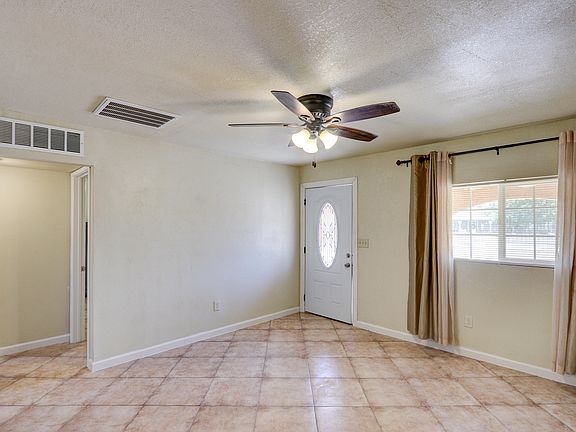 3rd image of 606 W 13th St