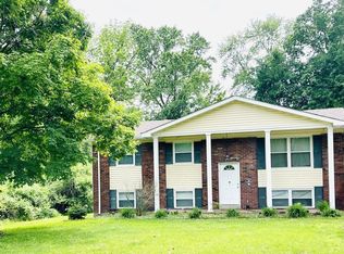 16 Twin Oaks Dr, Saint Charles, MO 63303