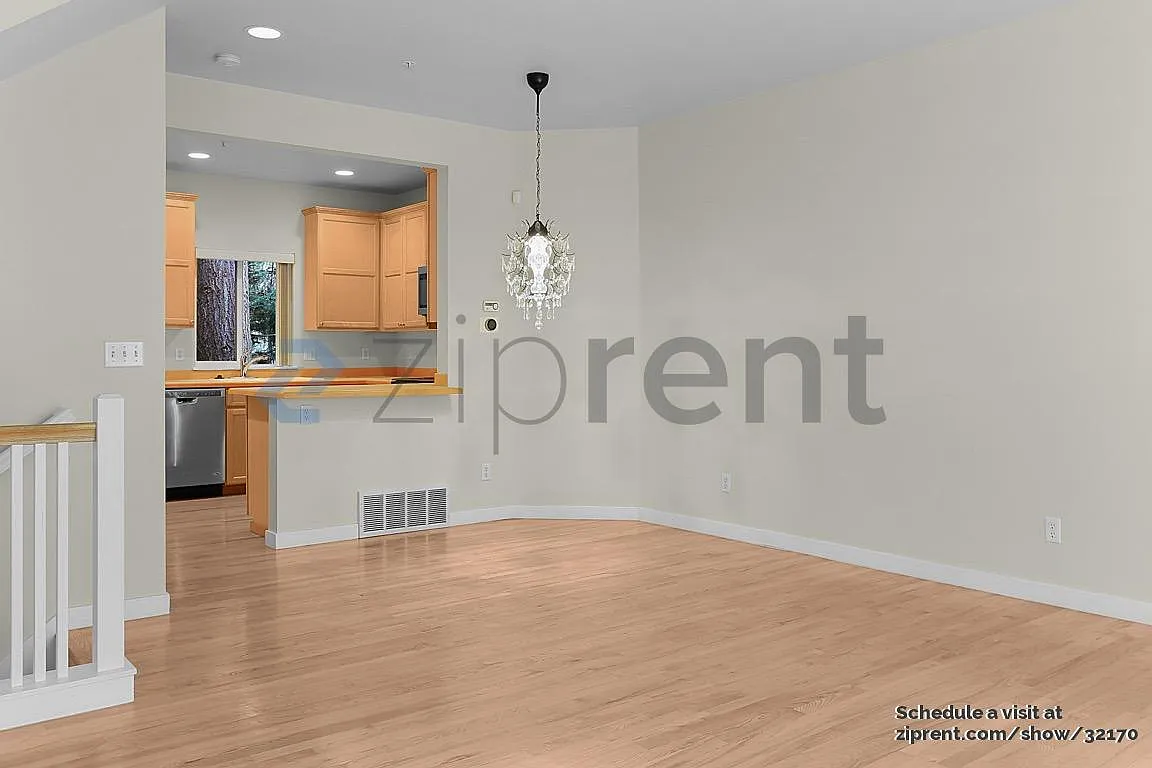 3 bed, 3.5 bath, 1482 sqft, $3,700 — Photo 3