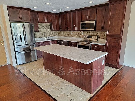 4th image of 560 E South Temple St S #605