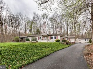 1256 Glatco Lodge Rd, Hanover, PA 17331