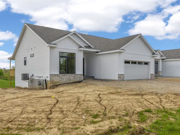5700 Meadow Grass Cir SE, Cedar Rapids, IA 52403