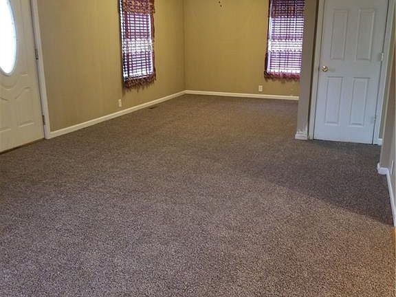 3rd image of 1812 Rosewood Dr