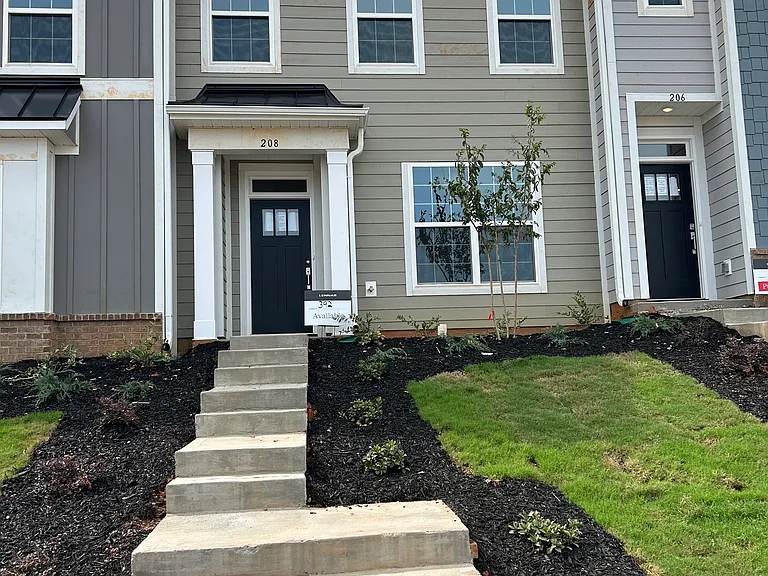 208 Wakelon Dr — Photo 1