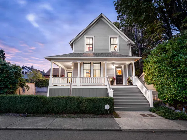 109 Oakland St, New Westminster, BC V3L 1P5