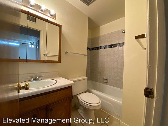 5th image of 8809 Avenales Ave NE