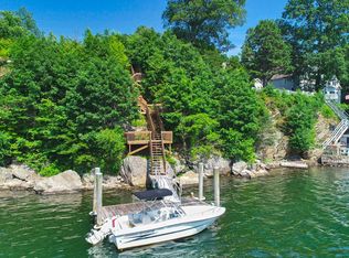 180 Niantic River Rd, Waterford, CT 06385