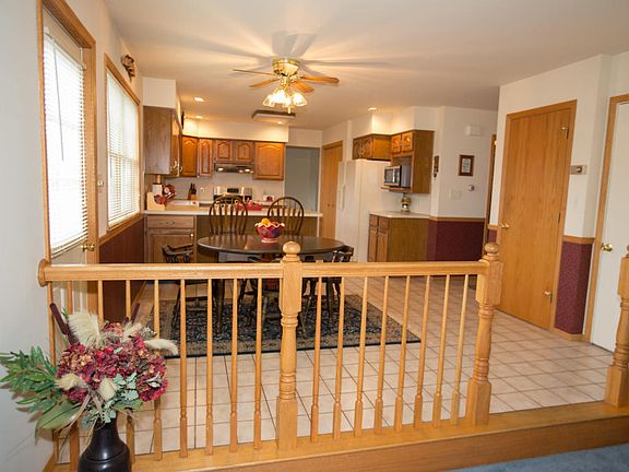 4th image of 40 Paul Revere Dr