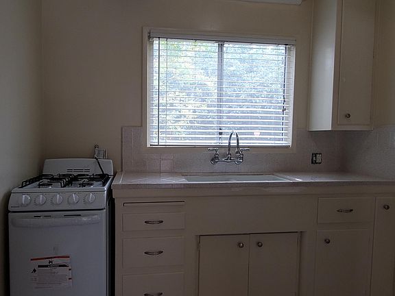 5th image of 364 Burchett St #A