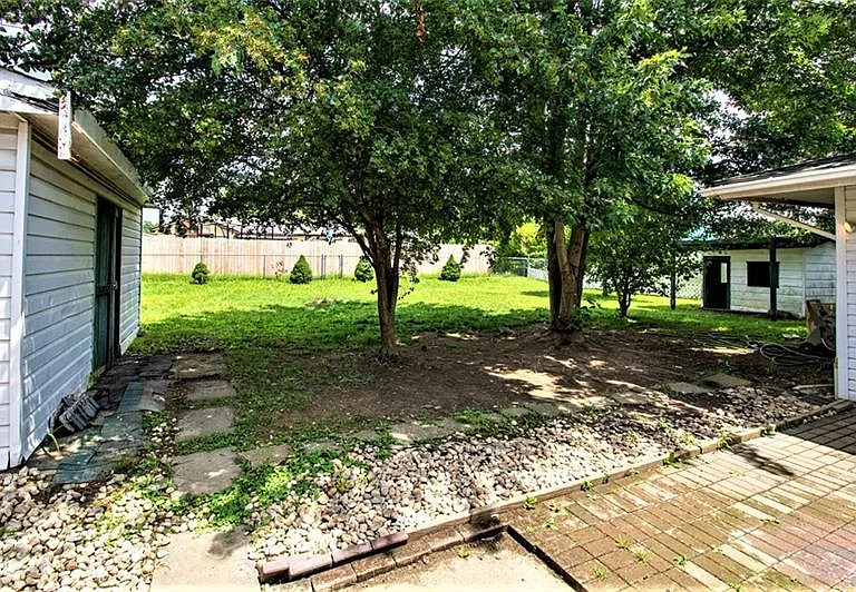 411 Sussex Dr — Photo 31