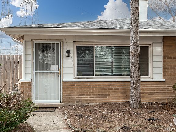 2nd image of 1216 Balmoral Ave