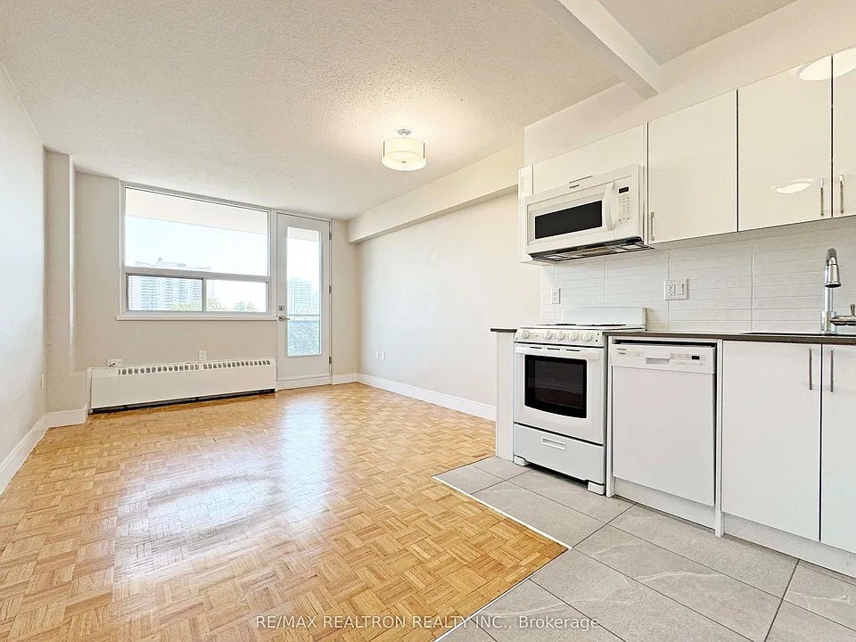 1500 Bathurst St #907