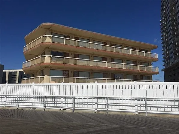 108 S Montpelier Ave APT 206, Atlantic City, NJ 08401
