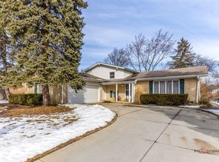 1306 W Haven Dr, Arlington Heights, IL 60005