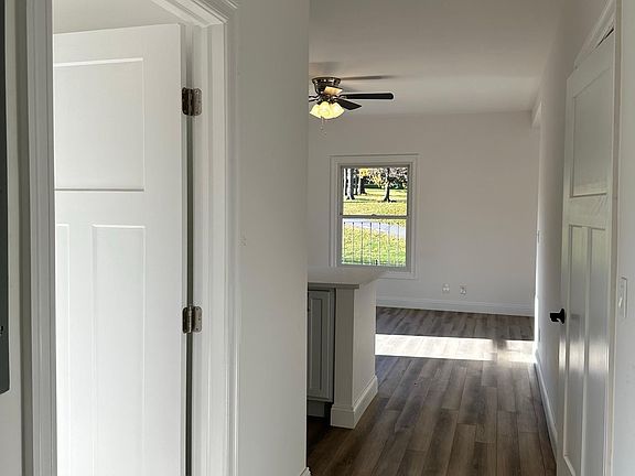 4th image of 37 Estherwood Ave APT 4