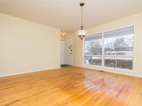 3rd image of 2754 Briarcliff St