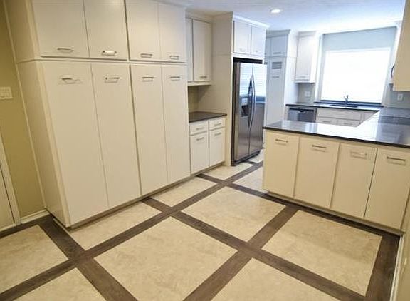 2nd image of 6365 Diamond Head Cir APT D