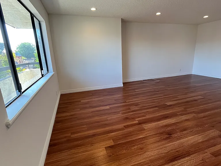 1165 Spazier Ave #104 — Photo 9