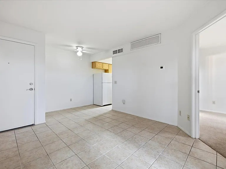 1810 E Blacklidge Dr #818 — Photo 6