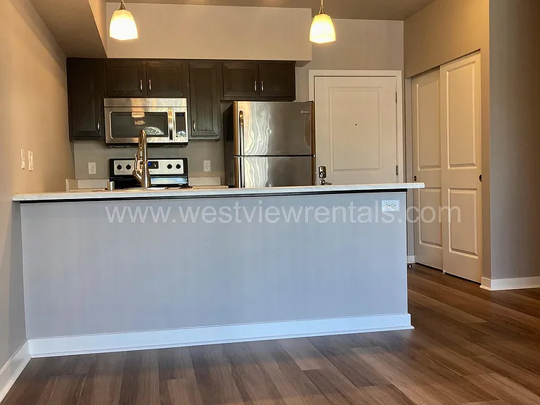 203 E Laurel St — Photo 146