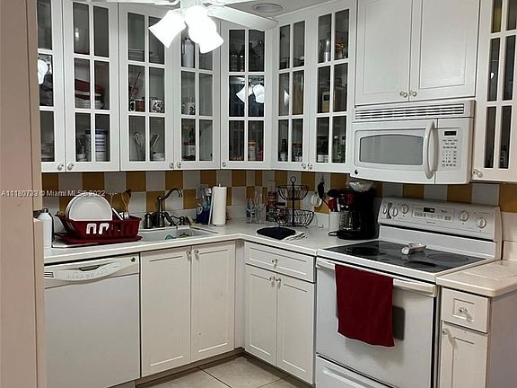 4th image of 9426 SW 52nd St #0