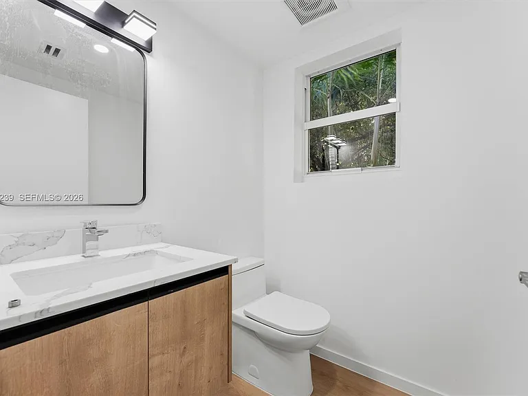 824 SE 12th Ct #840 — Photo 24