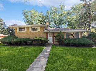 201 N Stevenson Ln, Mount Prospect, IL