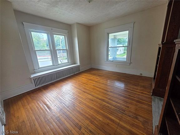 3rd image of 1226 Shriver Ave NE