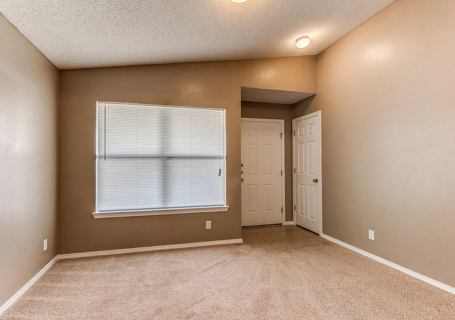 Home For Rent! 3-Bedroom, 2-Bathroom on the Eastside! — Photo 4