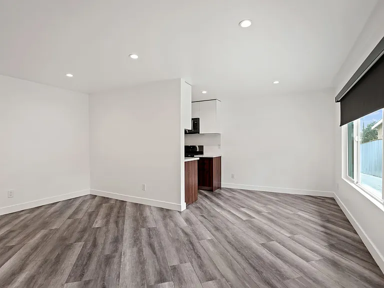 6307 Elgin Street Apartments — Photo 9