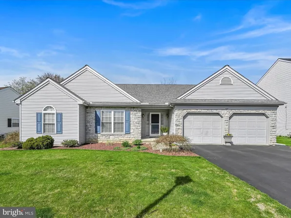 328 Oak Thorne Ln, Lancaster, PA 17602