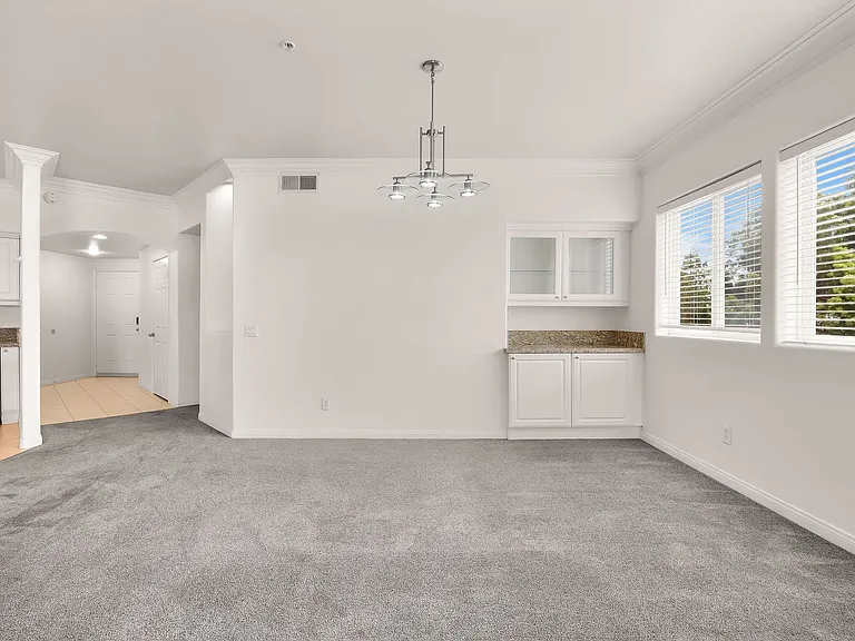 404 N Horne St N #D31 — Photo 3