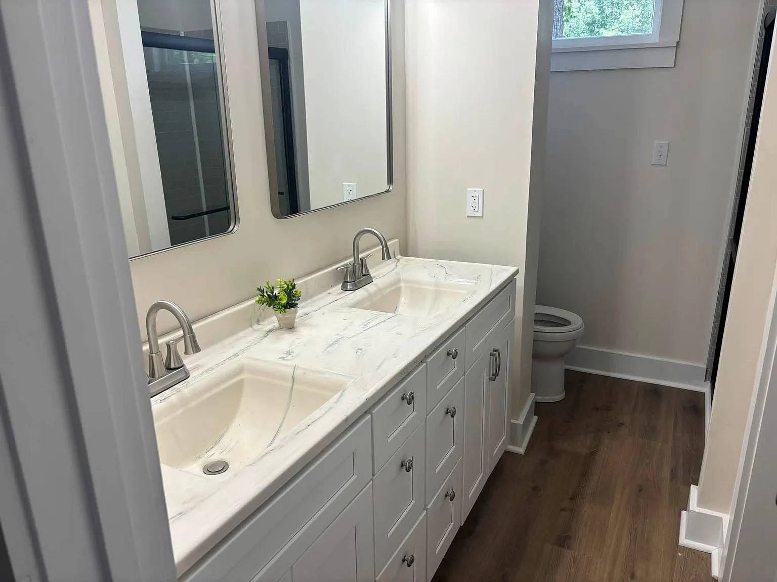 4 bed, 2400 sqft, $2,000 — Photo 3