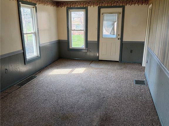 2nd image of 1015 Cascade Rd