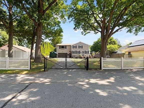 5th image of 40 Hillside Ave