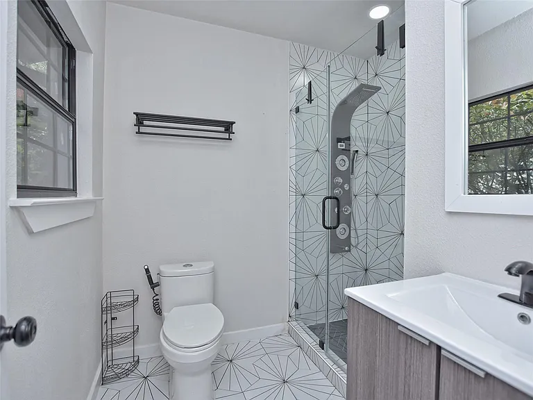 5101 Rain Creek Pkwy — Photo 20