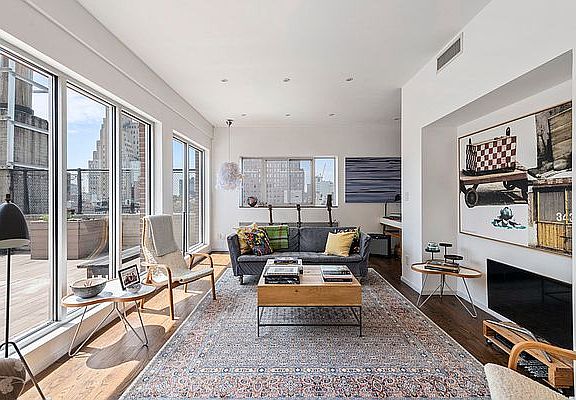 5th image of 210 W 16th St APT 1