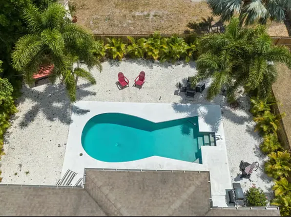 5876 Countrywood Dr, Sarasota, FL 34232