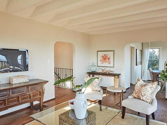 5th image of 376 Artemesia Ave