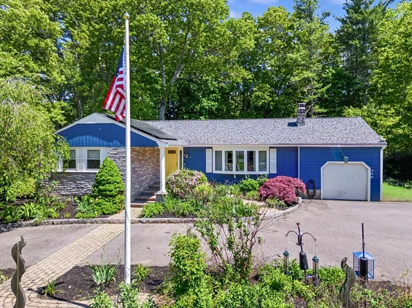 10 Fleetwood Dr, Norfolk, MA 02056