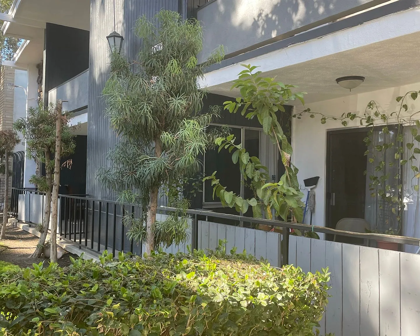 Topanga Villa Apartments...Bright & Spacious Apartments! CALL NOW! — Photo 2