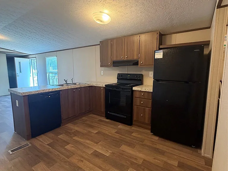 272 Plum St — Photo 11