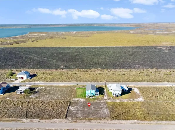 139 W Pin Oak Ln, Rockport, TX 78382
