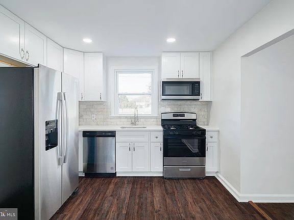 2nd image of 109 Connecticut Ave