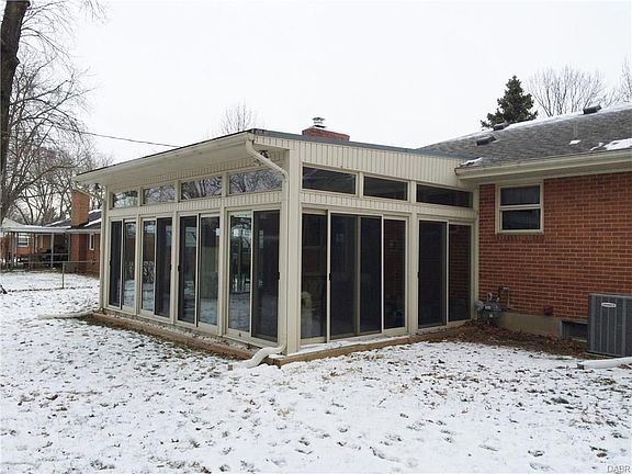 3rd image of 120 Winchcombe Dr