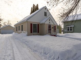 1323 Walnut St, Grand Forks, ND 58201