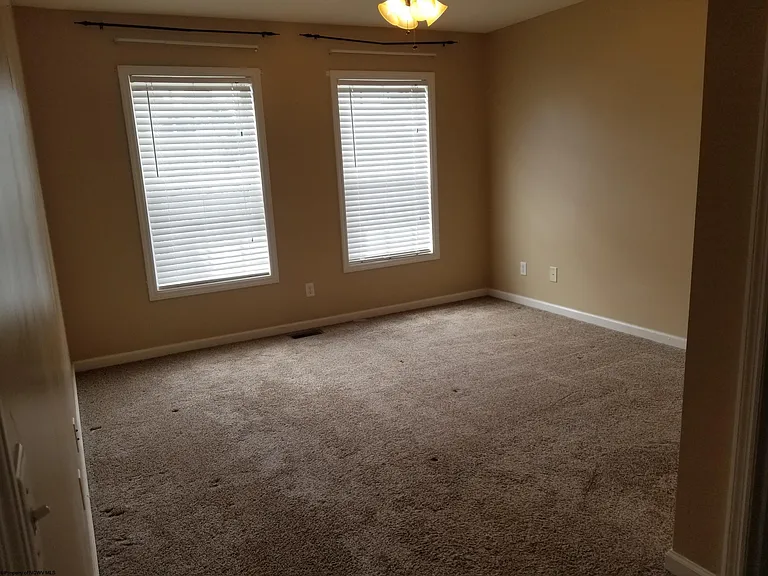 136 Barrington Ct — Photo 15